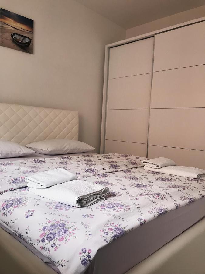 Ferienwohnung Blini Complex Pristina Exterior foto
